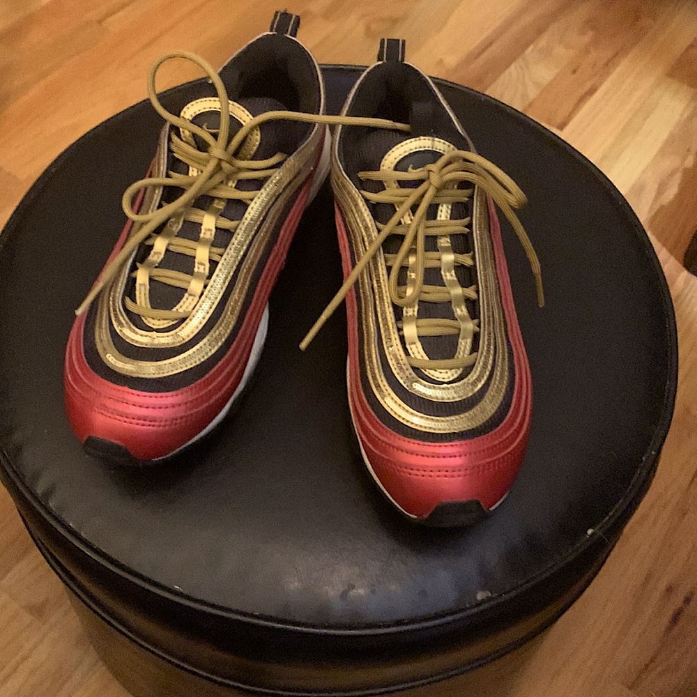 Nike women’s shoes 8.5 athletic